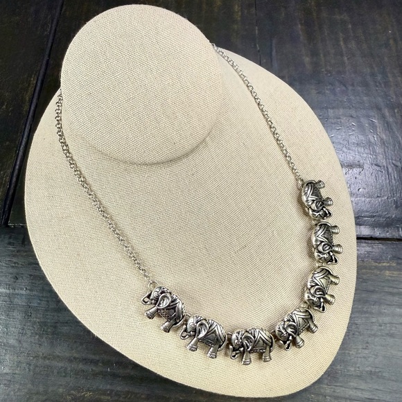 Unbranded Jewelry - VTG Elephant Charm Necklace Silver Tone Boho Safari Approx 18” + 3” Extender